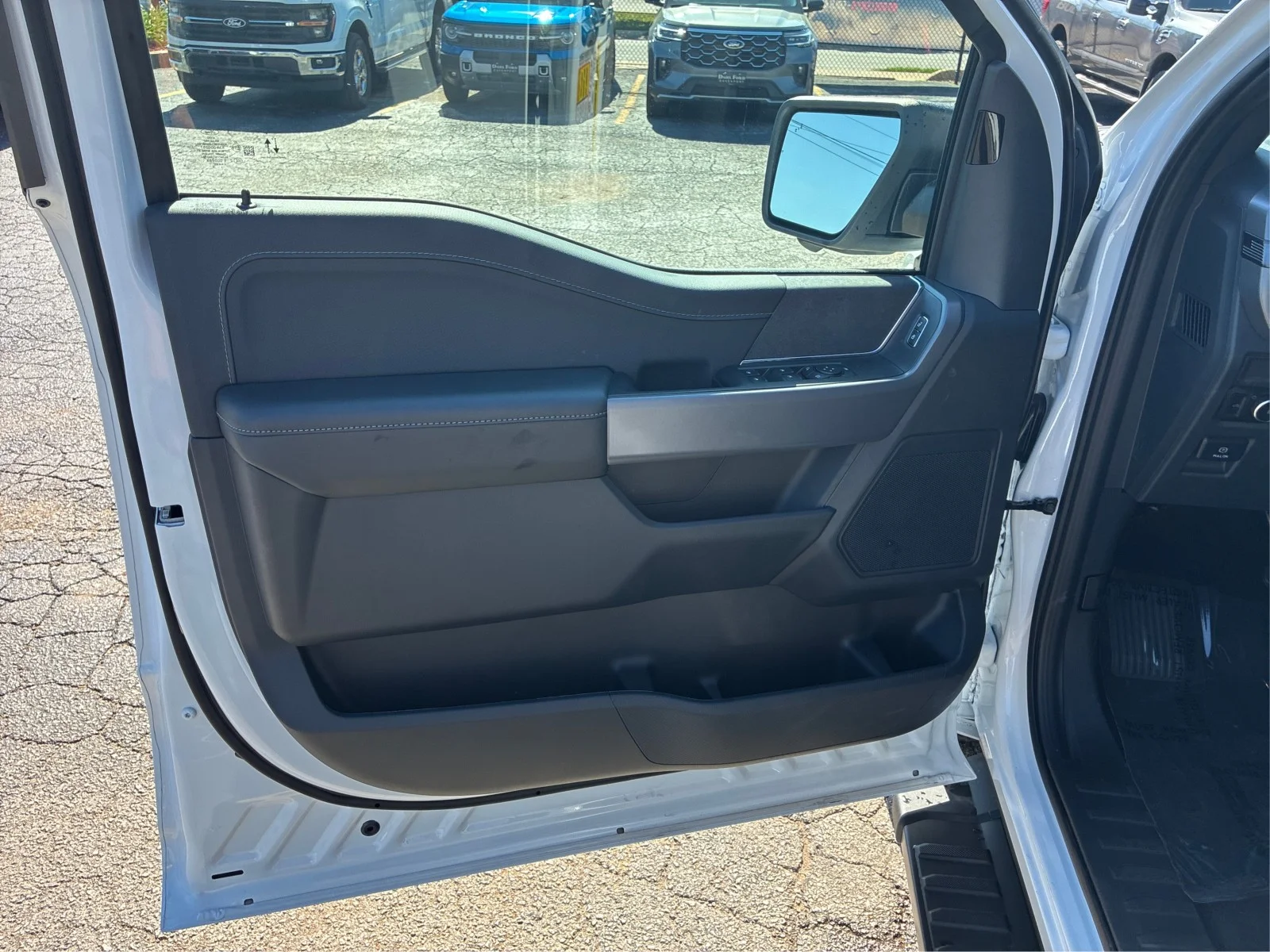 New 2026 Oxford White Ford XLT image 16