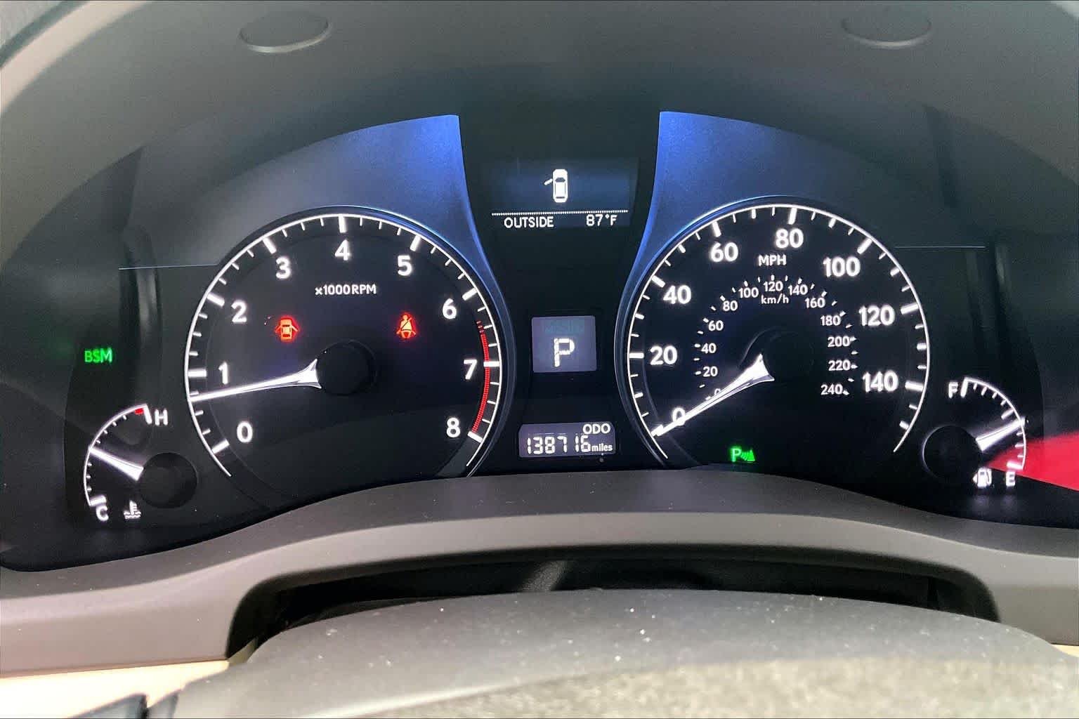 Used 2015 Claret Mica Lexus  image 27