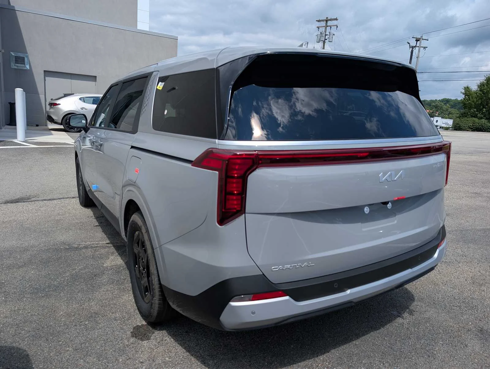New 2027 Ceramic Silver Kia LXS image 9