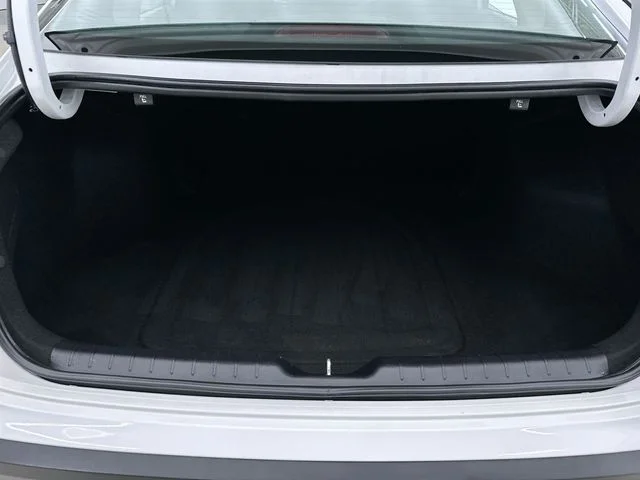Used 2025 White Kia LXS image 36