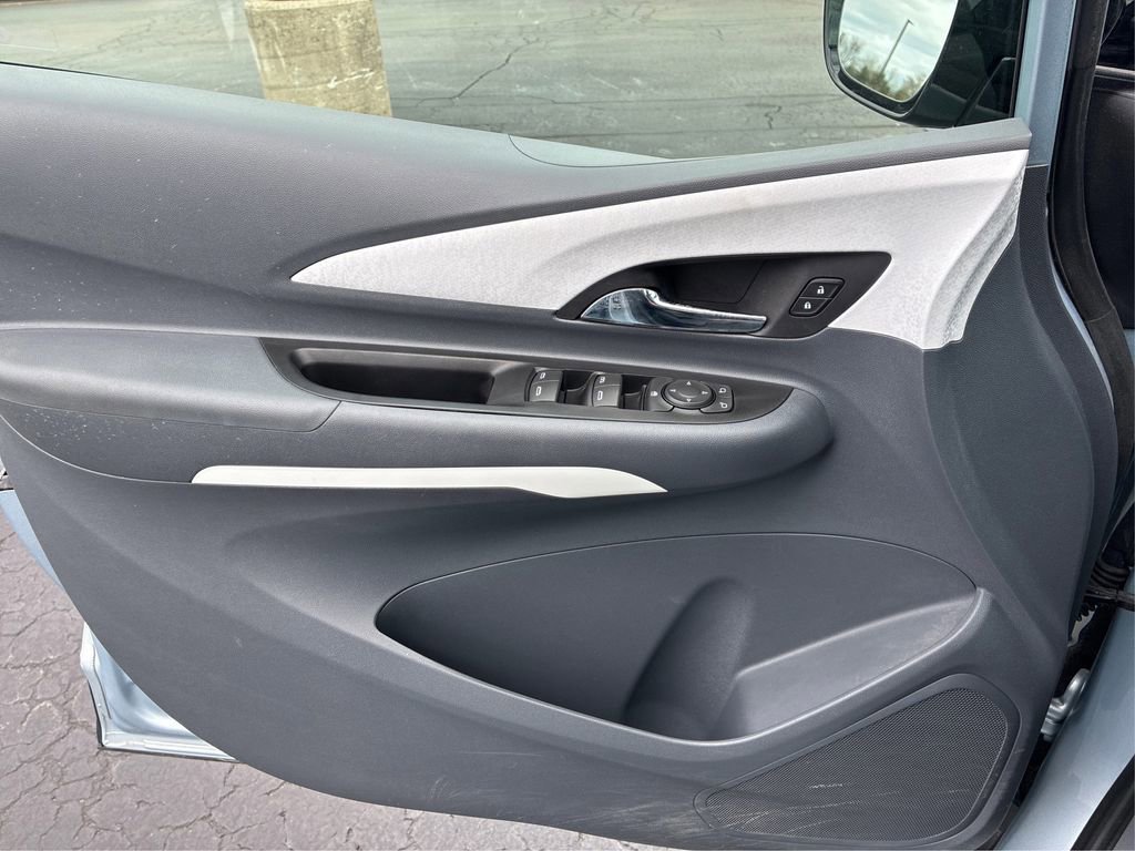 Used 2017 Includes (TUS) Black grille. Chevrolet LT image 17