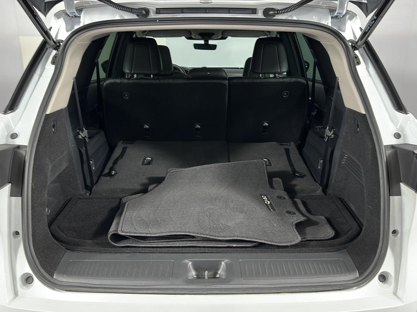 Used 2026 Radiant White INFINITI LUXE image 33