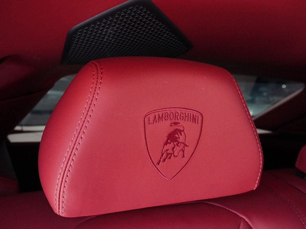 Used 2022 Black Lamborghini Base image 55