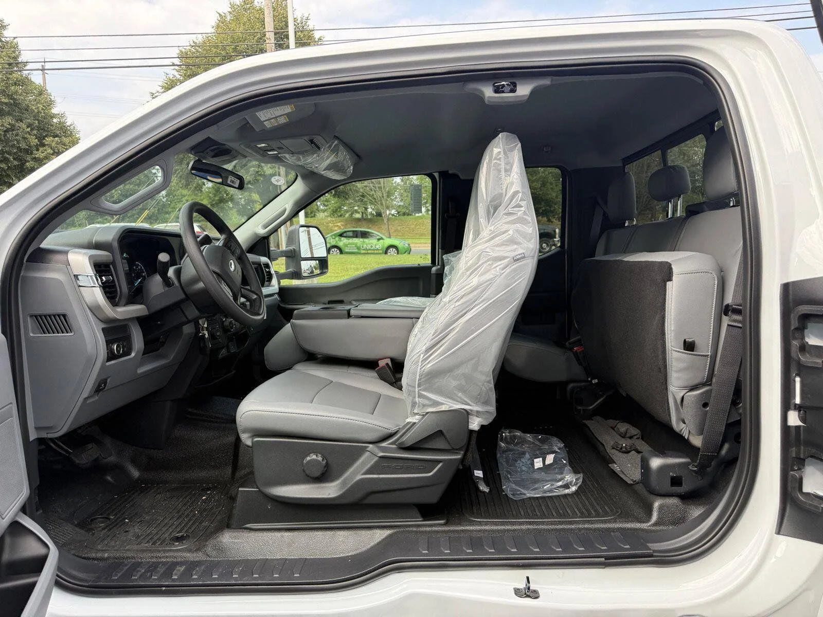 New 2026 Oxford White Ford XL image 14