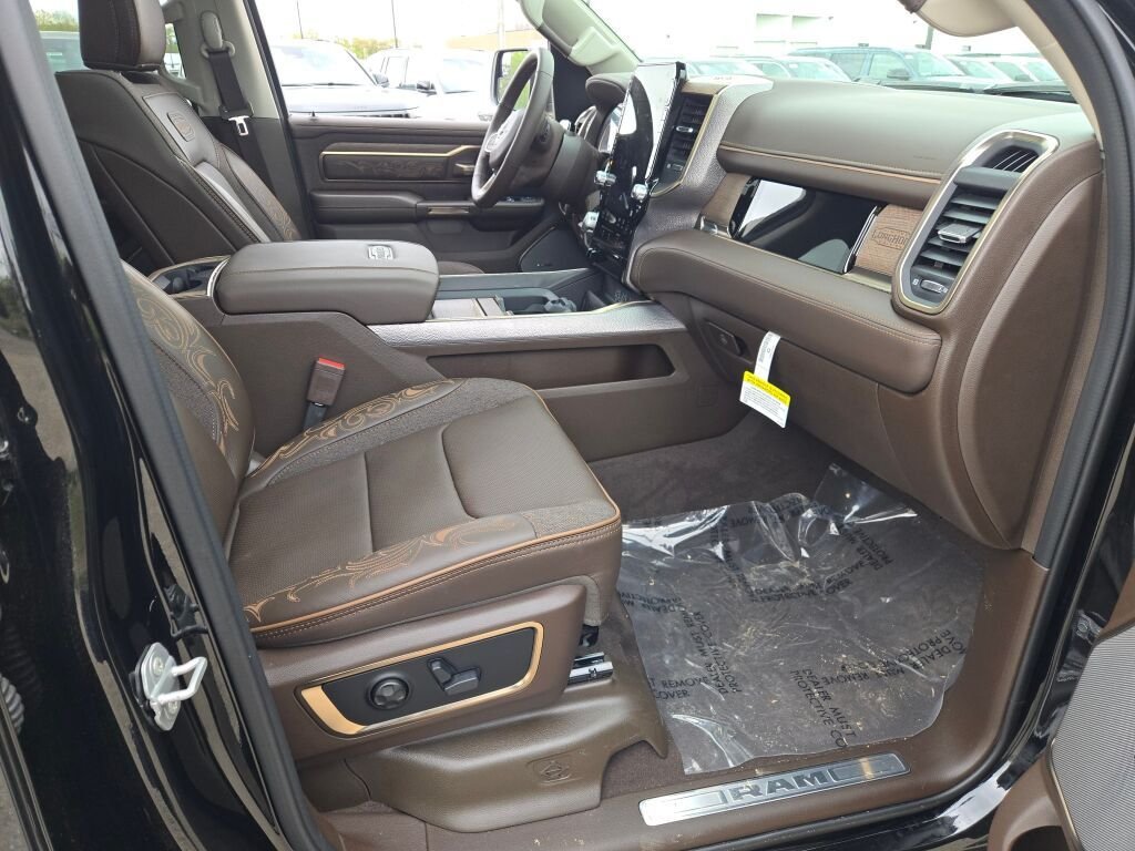 New 2026 Diamond Black Crystal Pearl-Coat Exterior Paint RAM Limited image 7