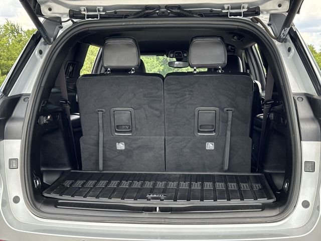 Used 2023 Silver Jeep Altitude image 23