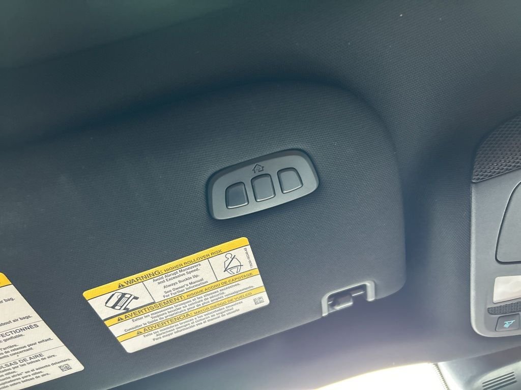 Used 2022 White Metallic Ford Platinum image 32