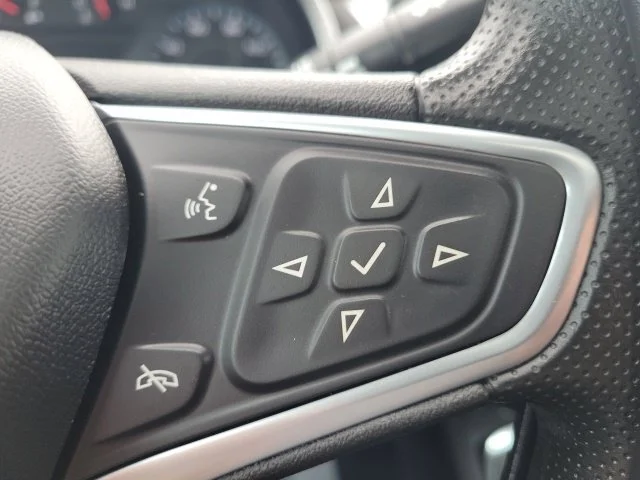 Used 2022 White Chevrolet LT image 26