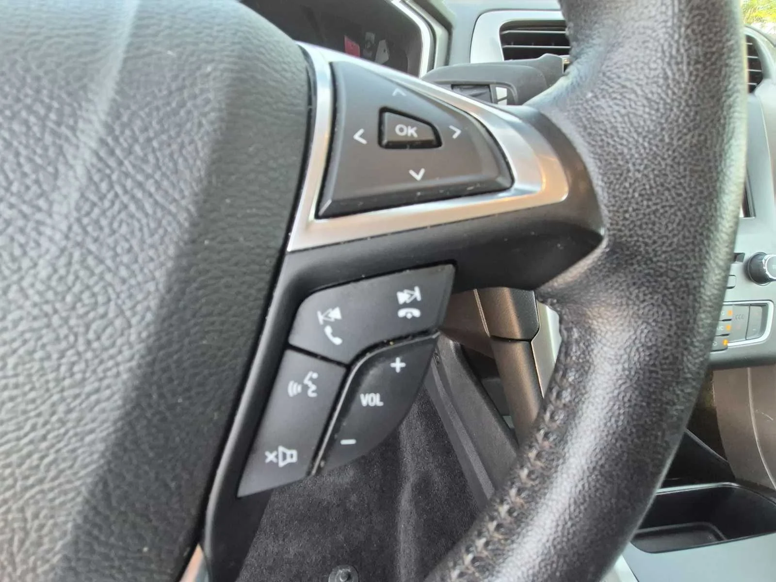 Used 2018 Blue Metallic Ford SE image 23