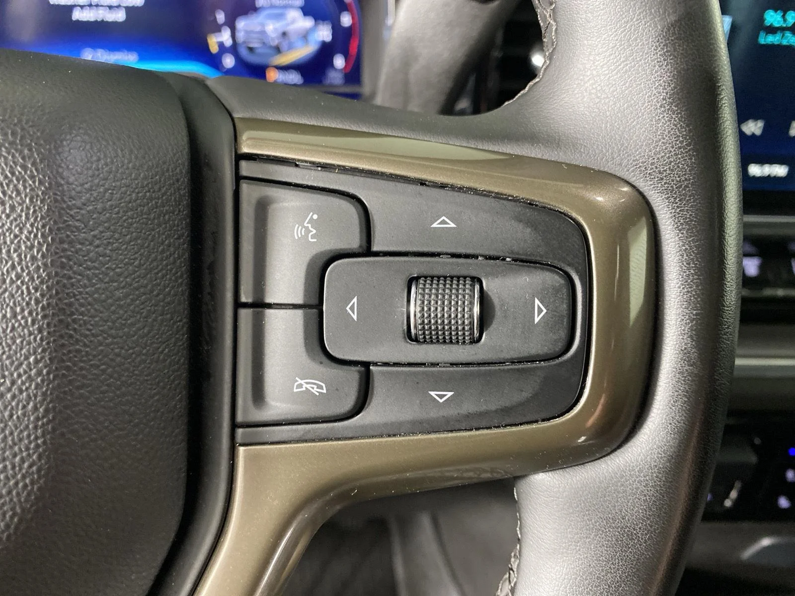 Used 2024 Iridescent Pearl Tricoat Chevrolet High Country image 18