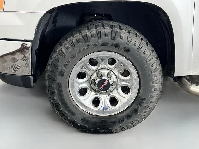 Used 2012 Silver GMC SL image 10