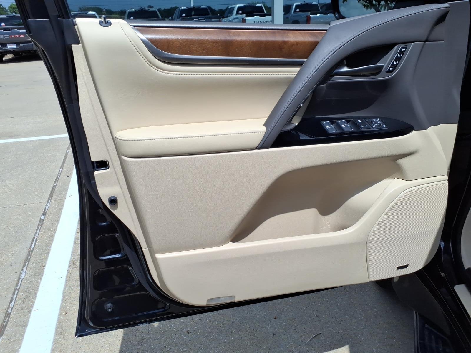 Used 2020 Black Onyx Lexus Three-Row image 23