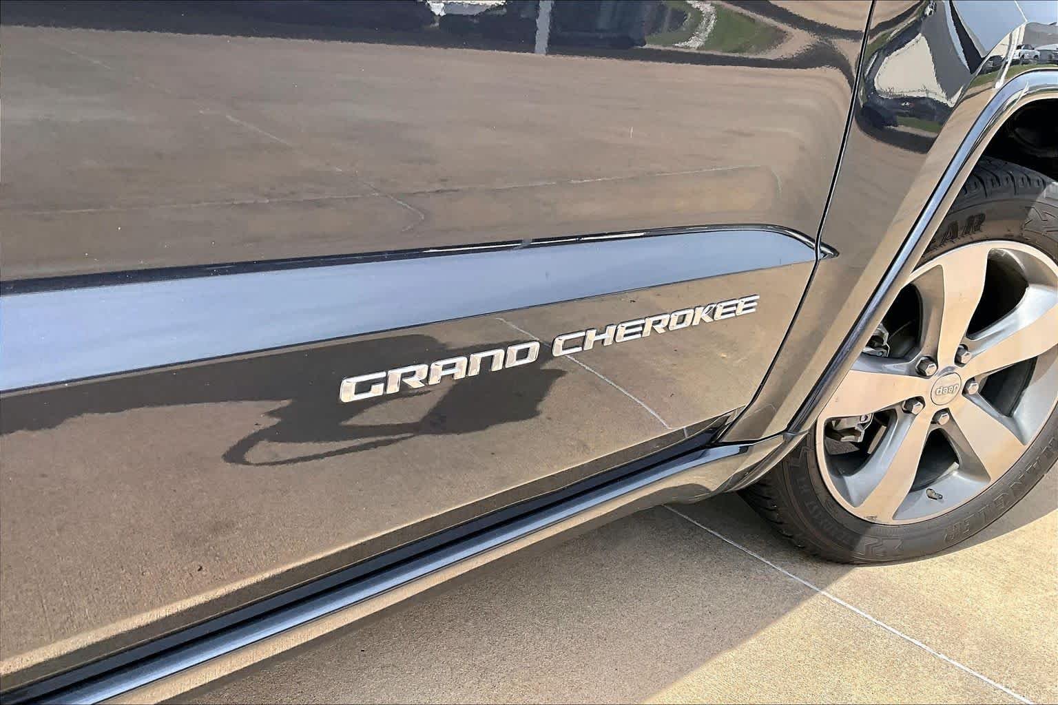 Used 2014 Maximum Steel Metallic Clearcoat Jeep Overland image 10