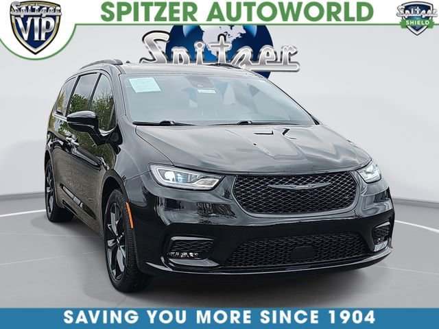 2024 Chrysler Pacifica Limited AWD's photo