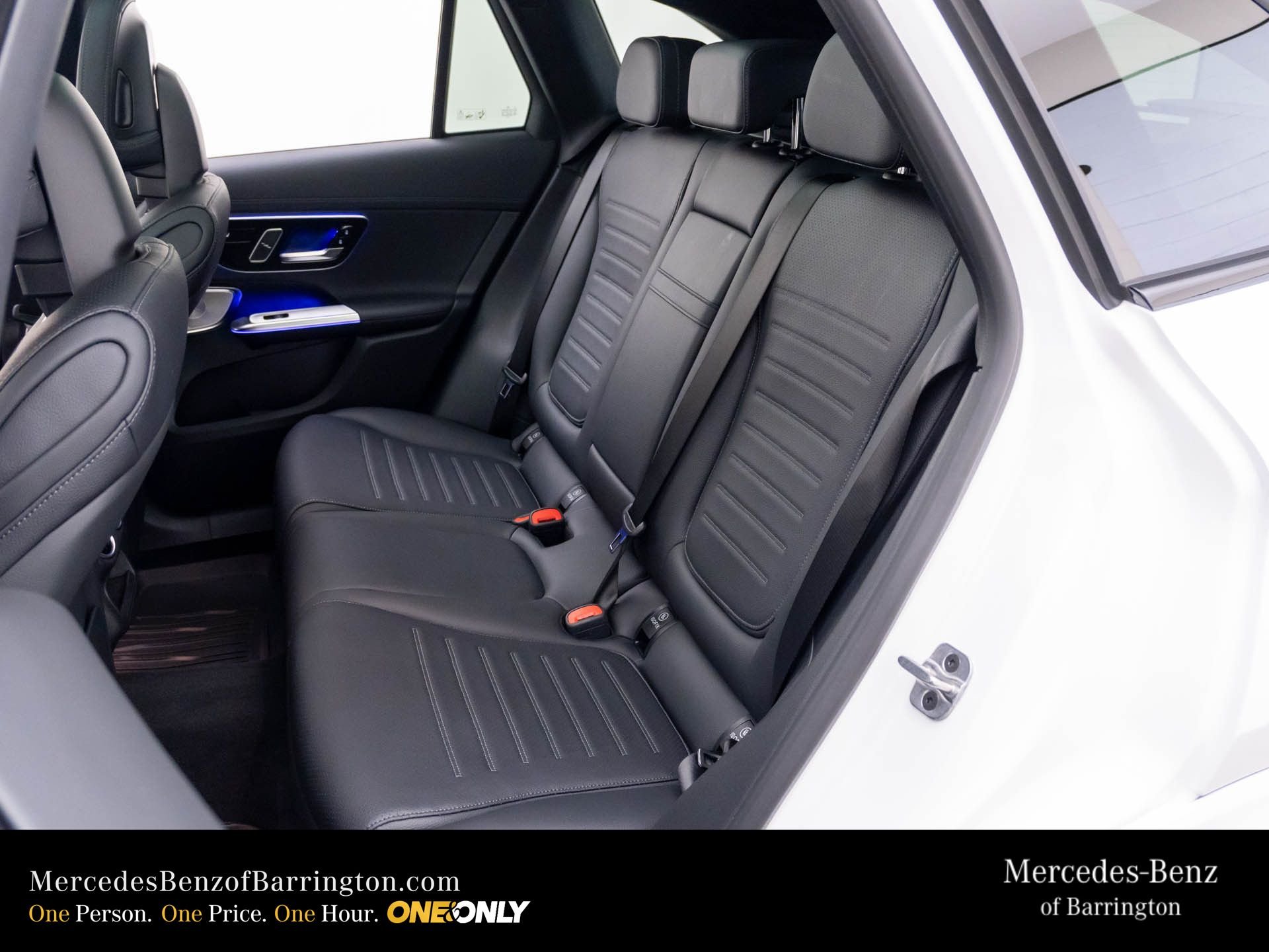 New 2026 MANUFAKTUR Moonlight White Metallic Mercedes-Benz GLC 300 image 21