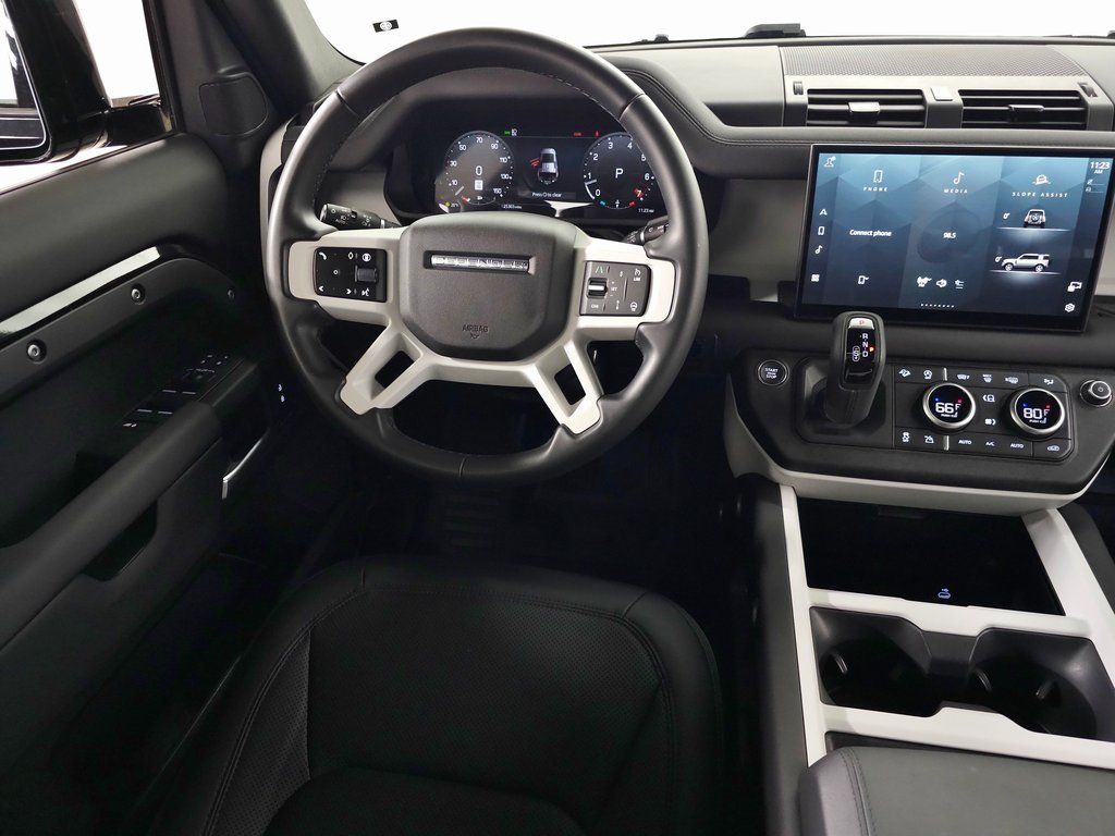2025 LAND ROVER DEFENDER - Image 18