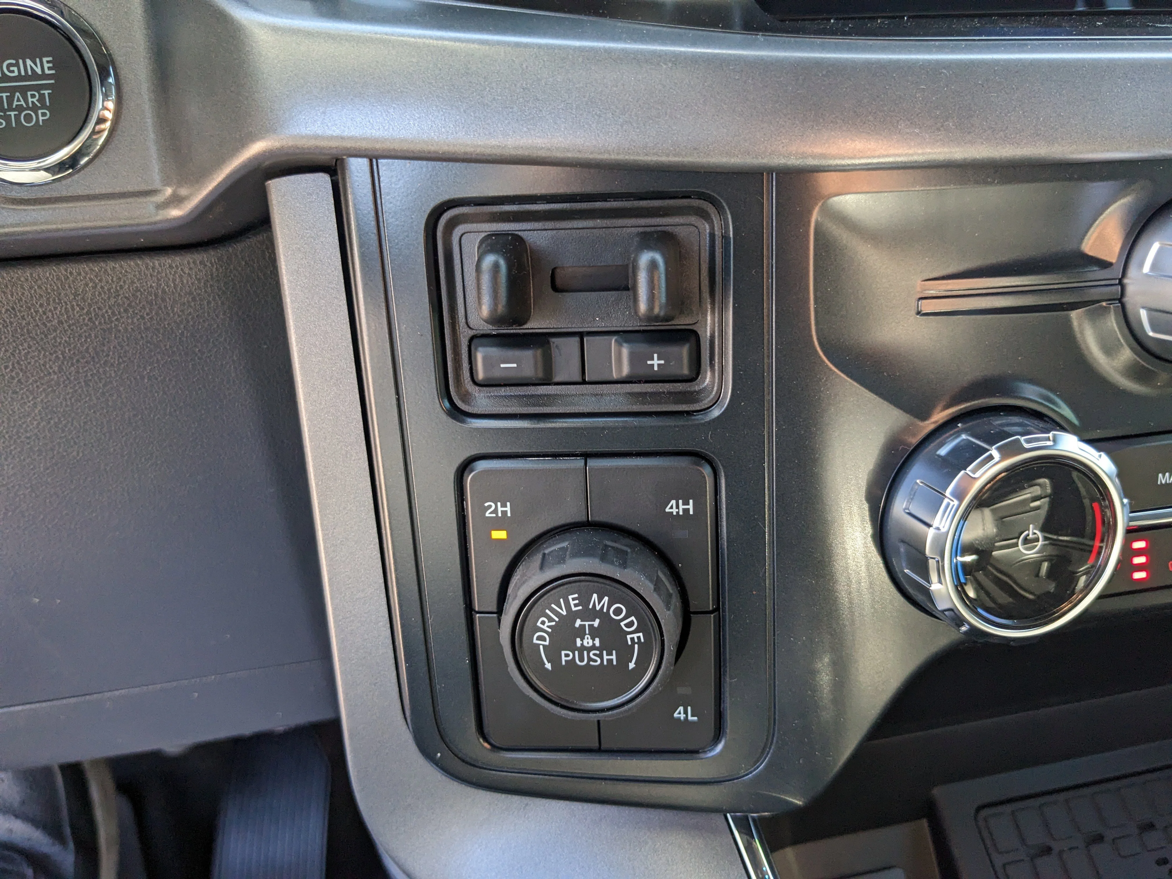 New 2026 Agate Black Metallic Ford XLT image 25