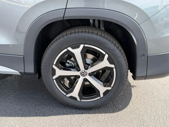 New 2026 Platinum Gray Metallic Volkswagen 2.0T SE image 6