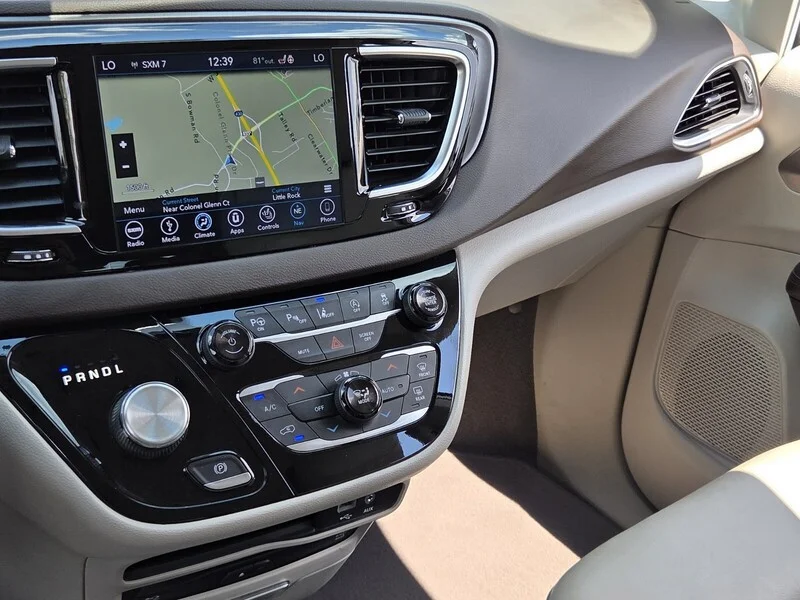 Used 2019 Bright White Clearcoat CHRYSLER TOURING L PLUS image 27