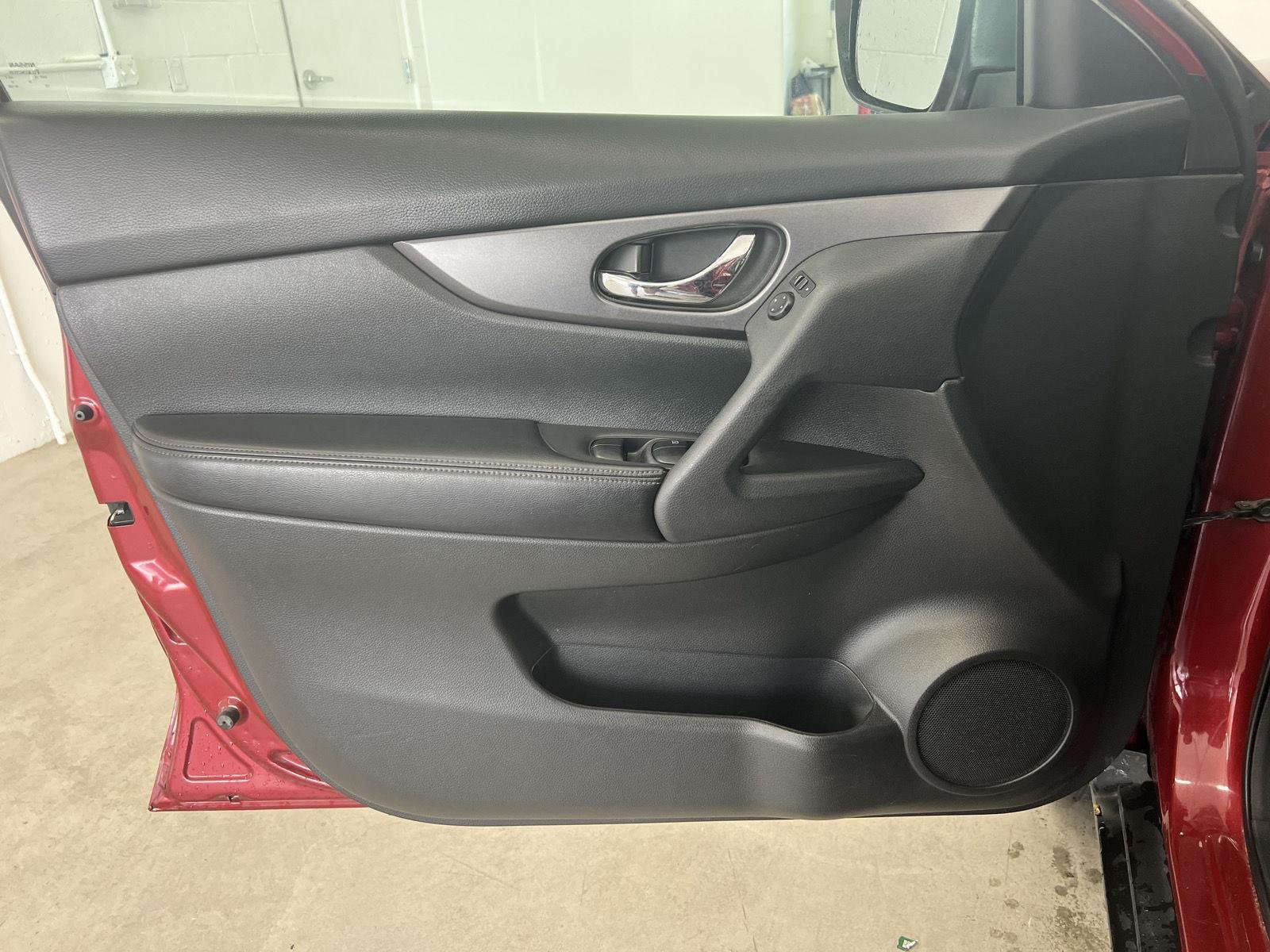 2016 Nissan Rogue SV - Photo 11