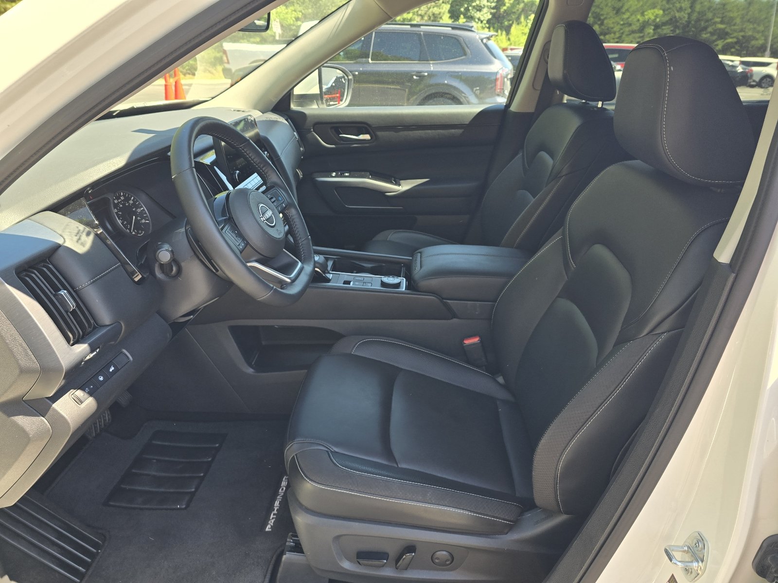 2024 Nissan Pathfinder SL - Photo 12