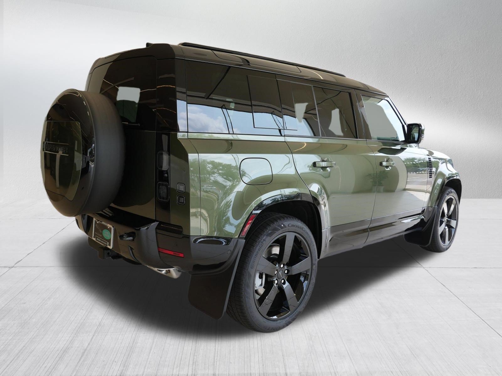 New 2026 Woolstone Green Land Rover X-Dynamic SE image 2
