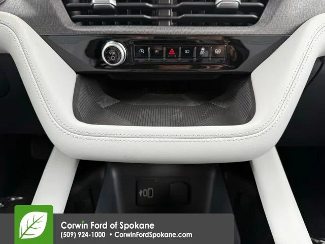 New 2026 Star White Metallic Tri-Coat Ford Platinum image 29