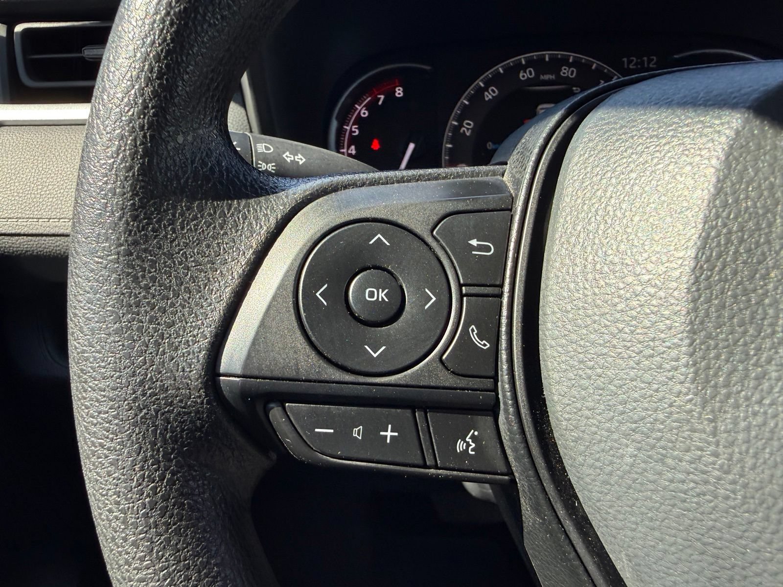 2025 Toyota RAV4 LE - Photo 18