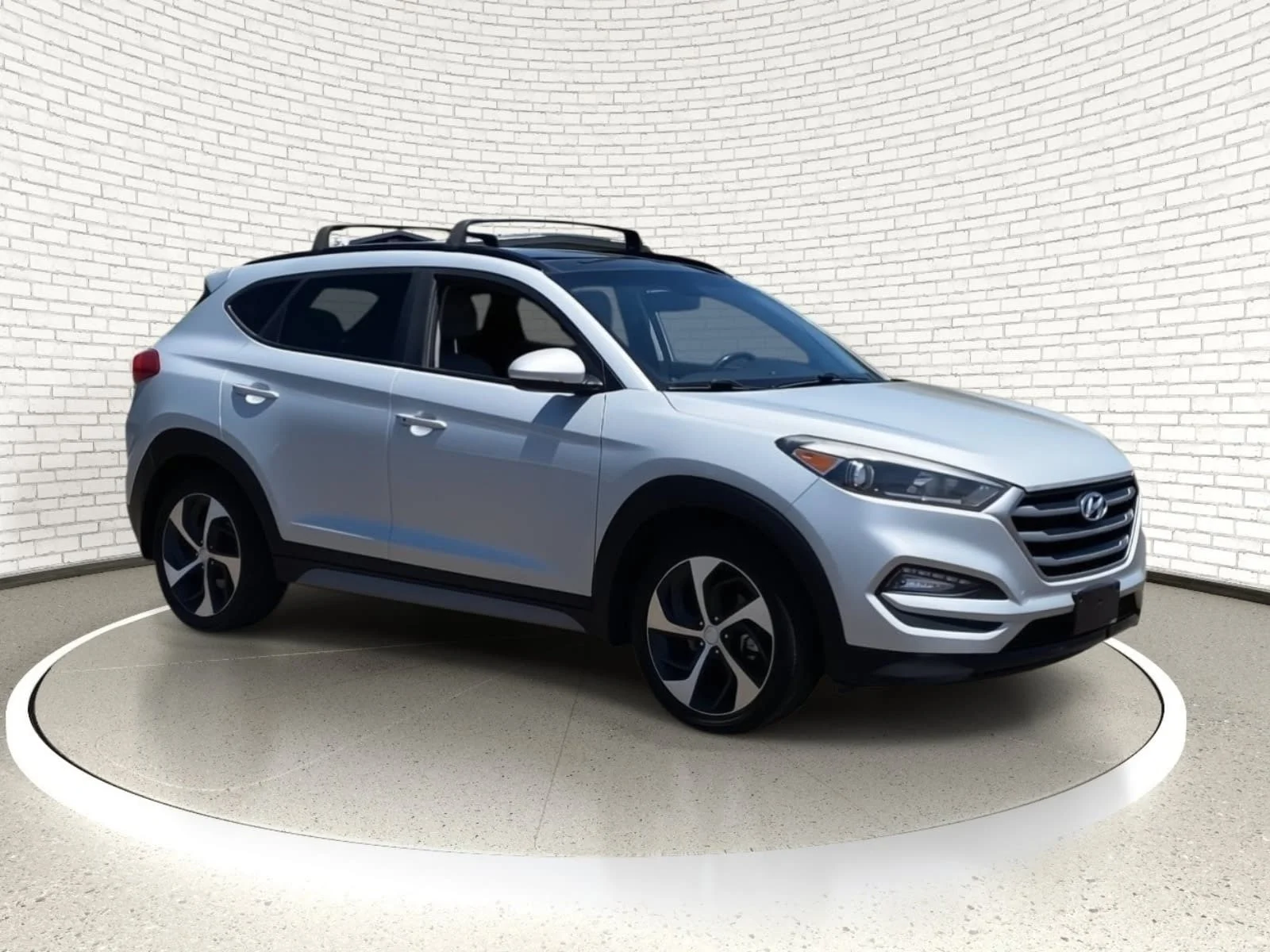 Used 2018 Molten Silver Hyundai Value image 3