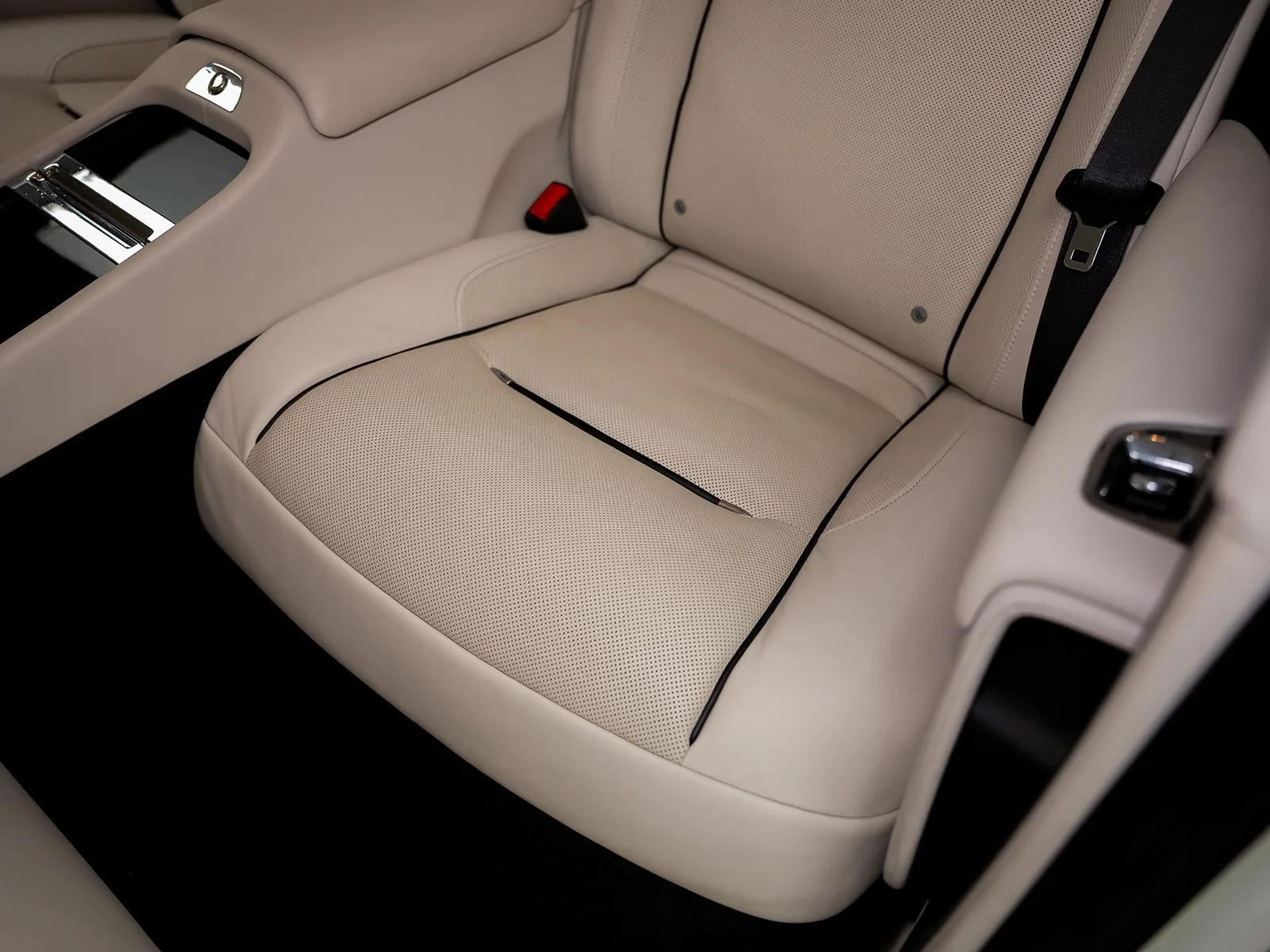 Used 2017 White Rolls-Royce Base image 39