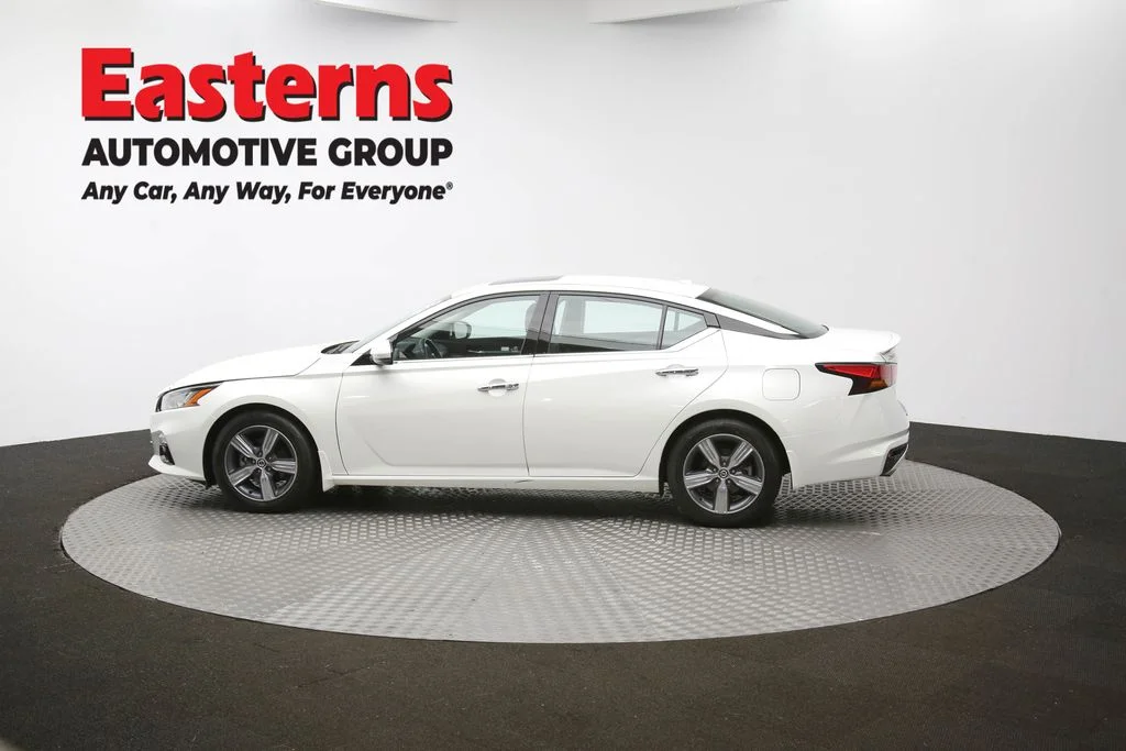Used 2022 White Nissan 2.5 SL image 59