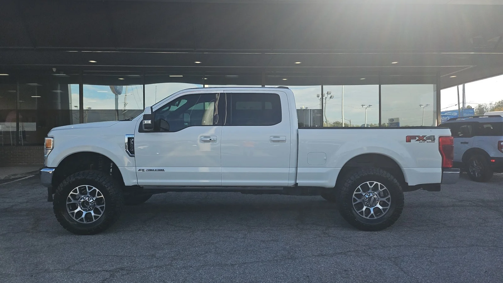 Used 2022 Star White Metallic Tri-Coat Ford Lariat 4WD image 3