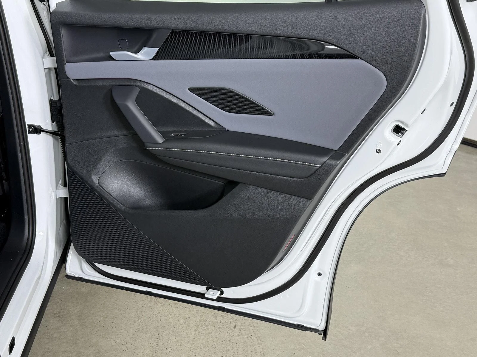 New 2026 Pure White Volkswagen SE image 17