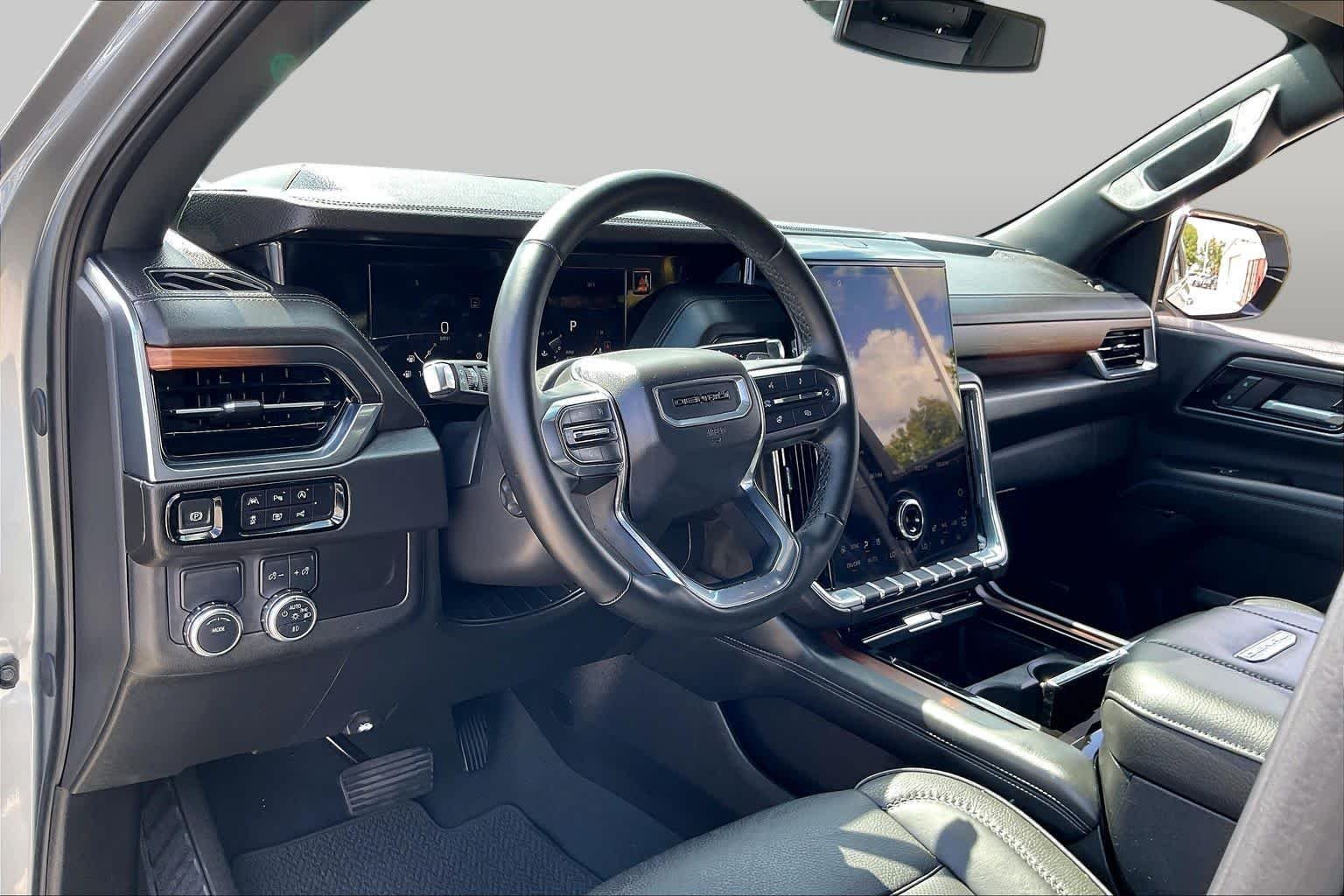 Used 2025 Sterling Metallic GMC Denali image 17