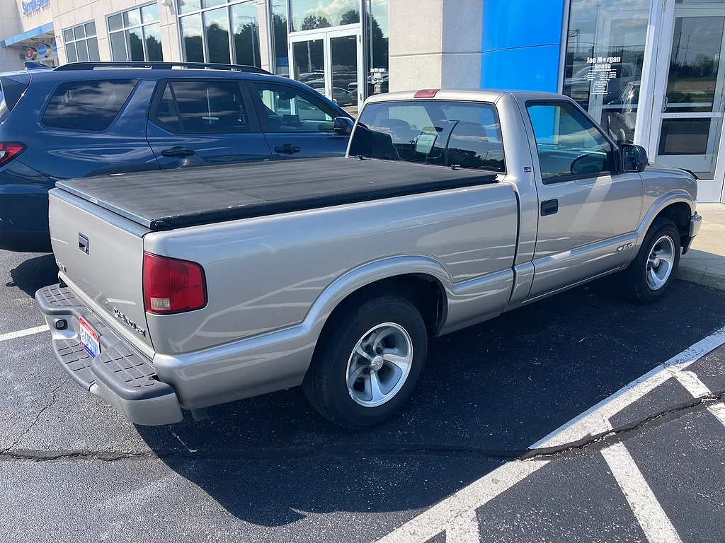 Used 2002 Light Pewter Metallic Chevrolet LS image 3