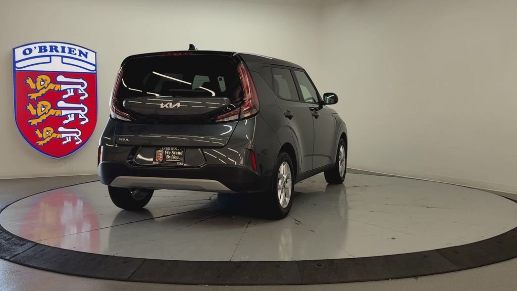 Used 2025  Kia LX image 5