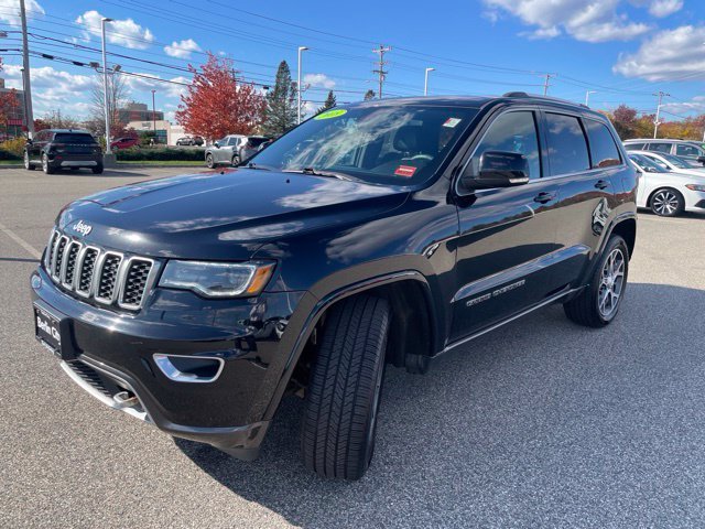 Used 2018 Diamond Black Jeep Limited image 3