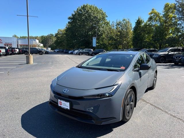 Certified Used 2027 01m2 Toyota LE image 8