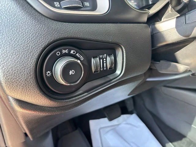 Used 2016 Colorado Red Jeep Latitude image 15