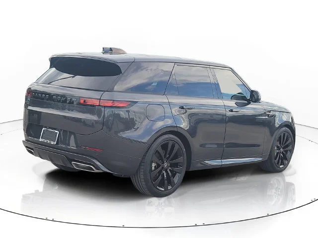 Used 2025 Black Land Rover Dynamic SE image 5