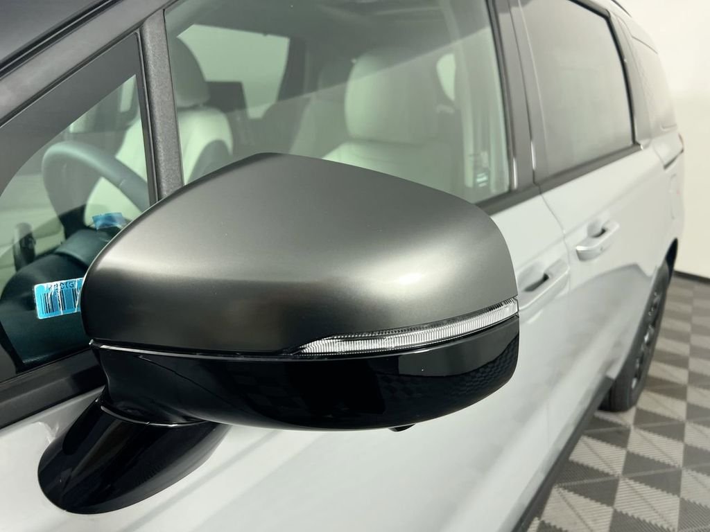 New 2026 Ceramic Silver Kia SX image 12