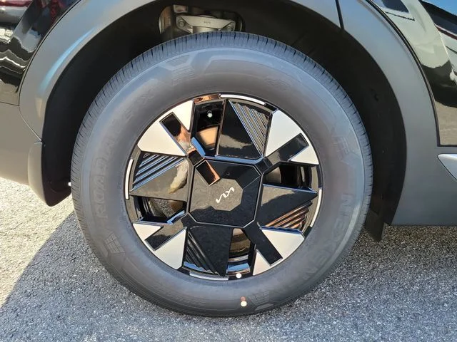 New 2026 Fusion Black Kia LX image 7