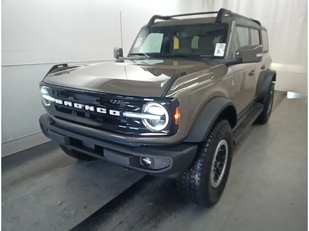 Used 2025  Ford Outer Banks image 1