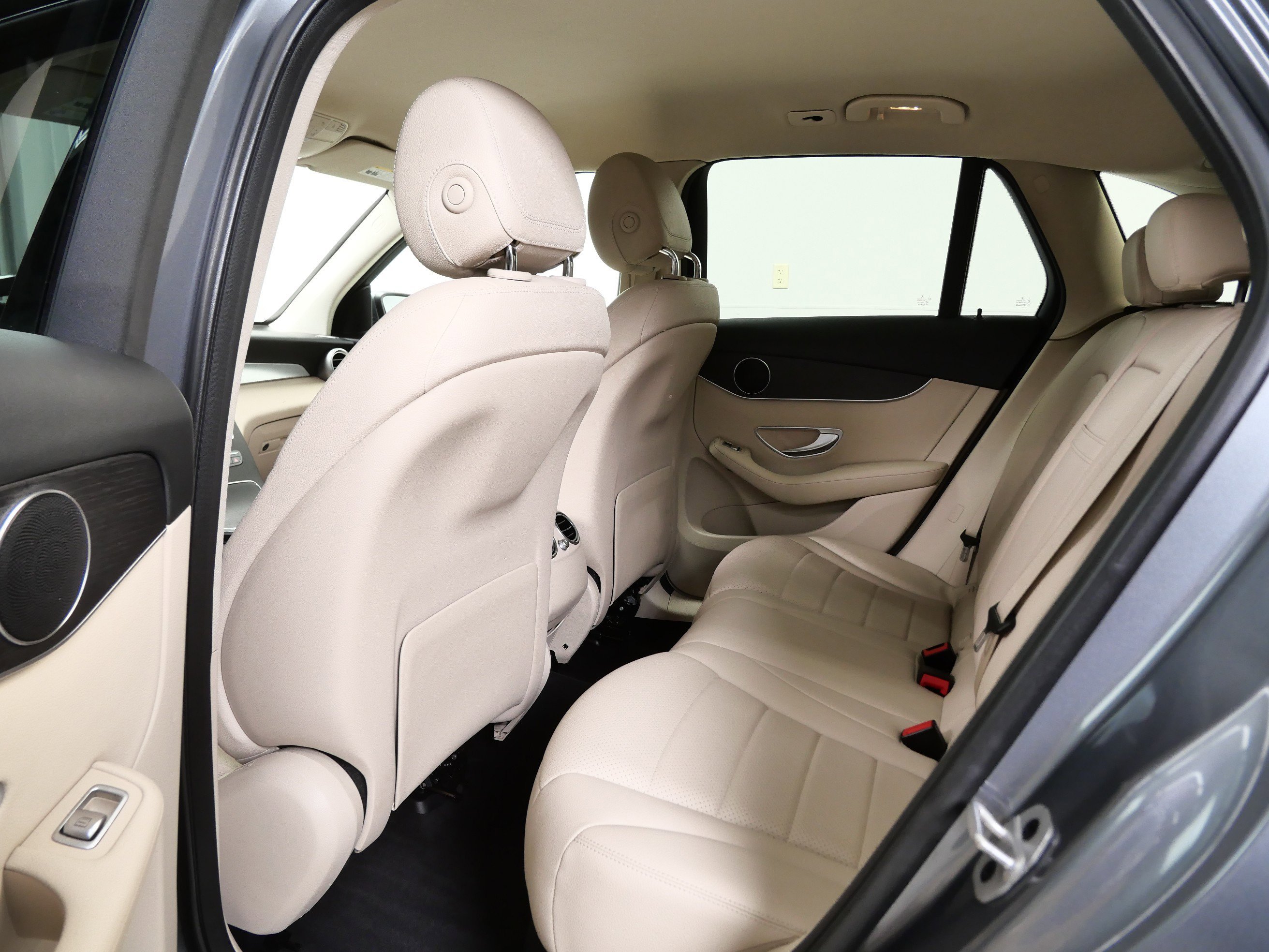 Used 2022 Selenite Grey Metallic Mercedes-Benz GLC 300 image 16