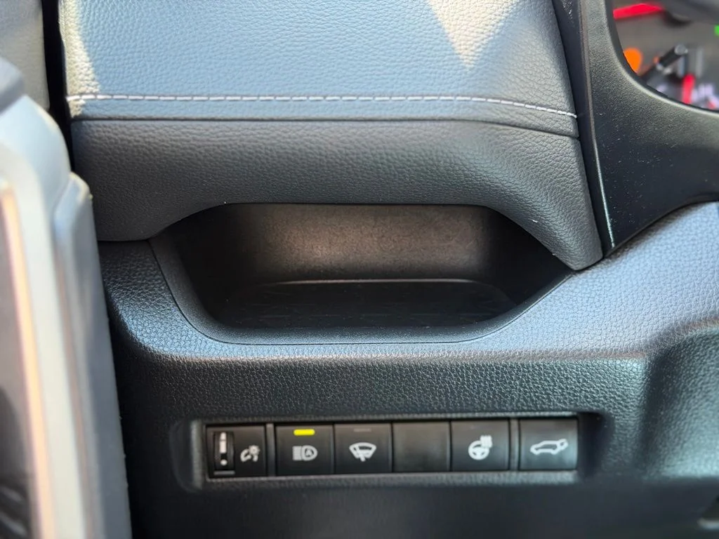Used 2020 Gray Toyota XLE Premium image 26