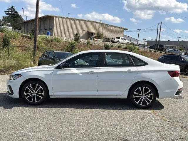 Used 2025 White Volkswagen 1.5T Sport image 10