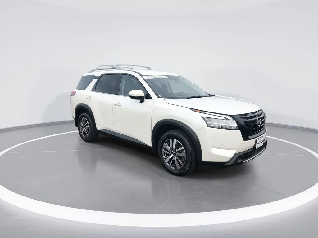 Used 2023 White Nissan SL image 2