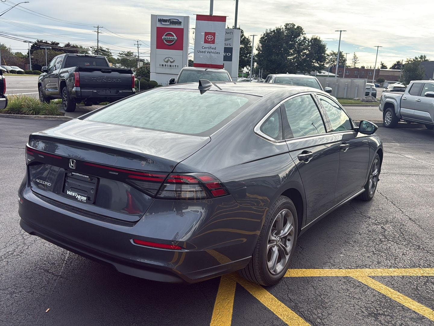 Used 2024 Meteorite Gray Metallic Honda EX image 3