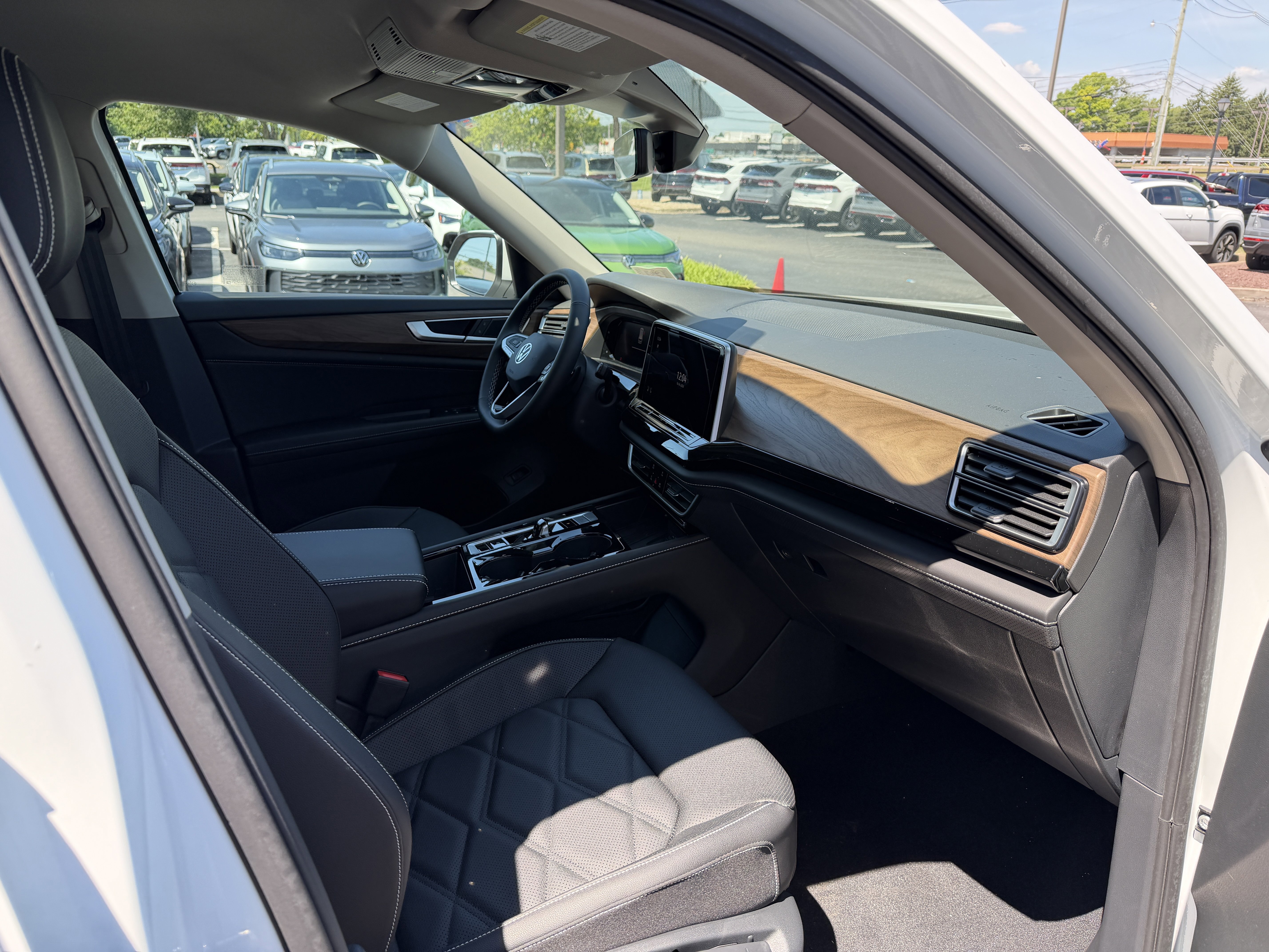 New 2026 Opal White Pearl Volkswagen 2.0T SE w/Technology image 25
