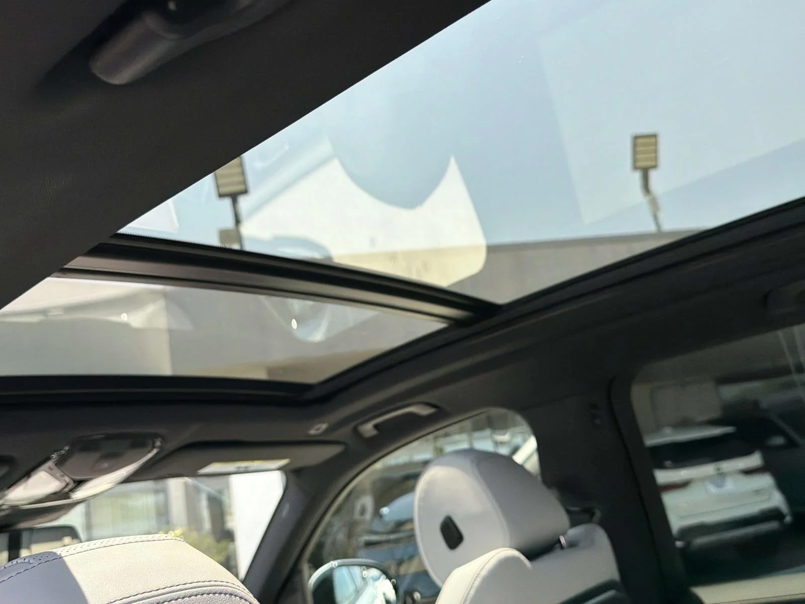 New 2026 Brooklyn Grey Metallic BMW xDrive50e Plug-In Hybrid image 10